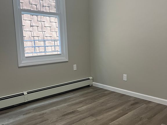 5th image of 115 Stanley Ave #1R