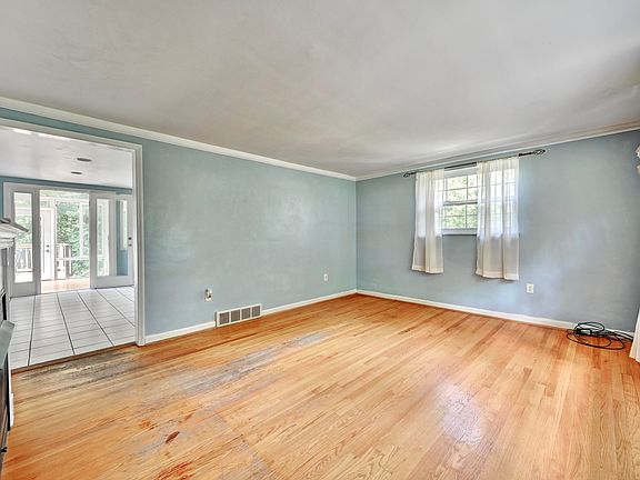 5th image of 401 Highland Ave