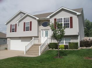 4002 Cotton Wood Dr, Columbia, MO 65202