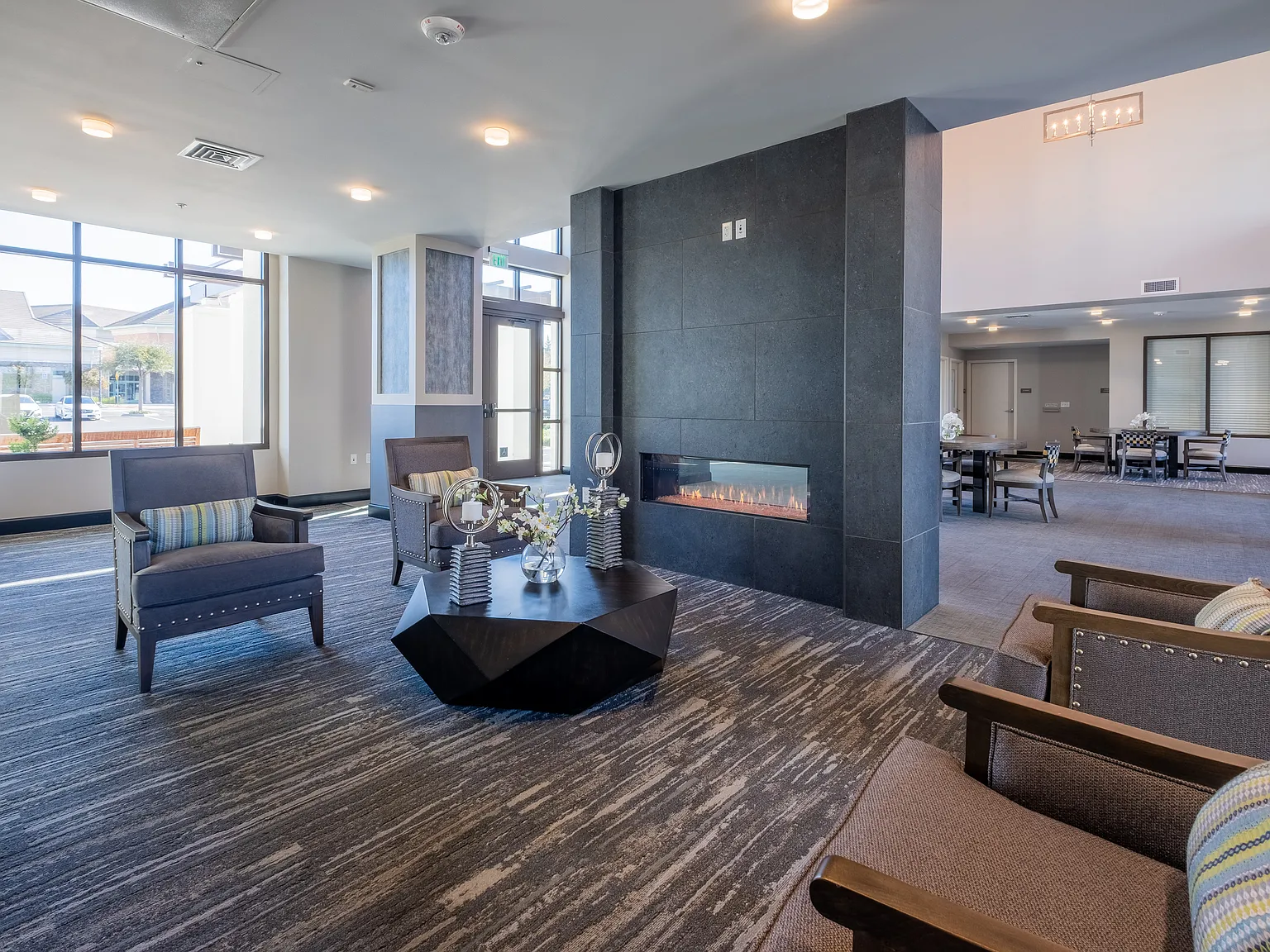 Deer Creek Apartments — Photo 3