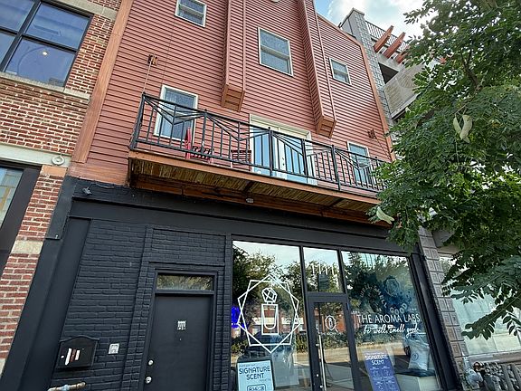 2nd image of 1111 W Randolph St #2