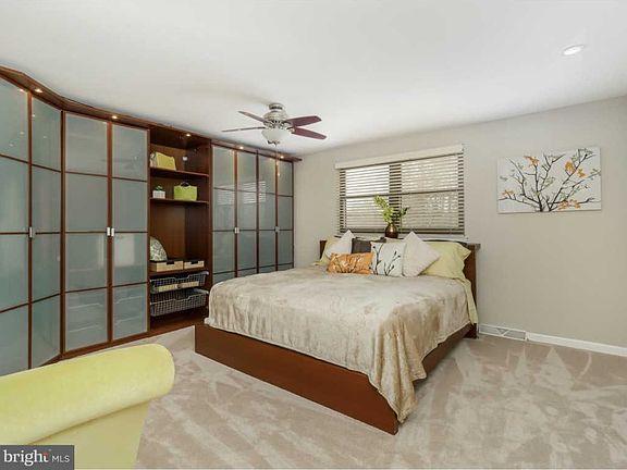4th image of 98 Cynthia Dr
