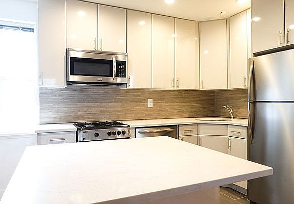 3rd image of 203 E 74th St APT 6M