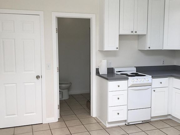3rd image of 1617 Thomas Ave #B