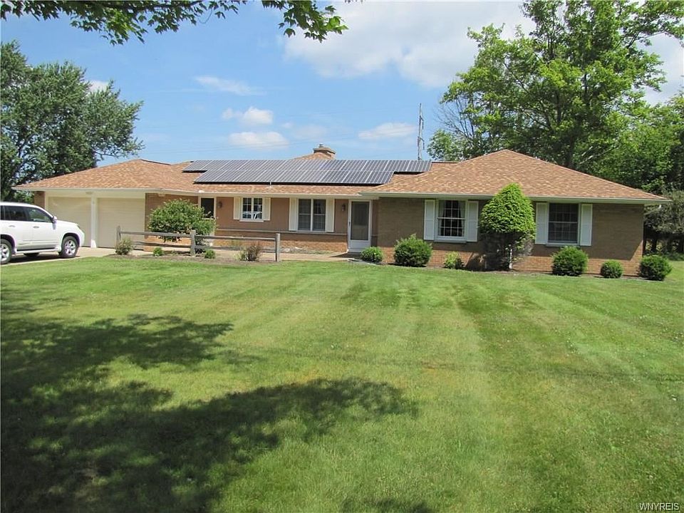 1st image of 15 Bruce Dr