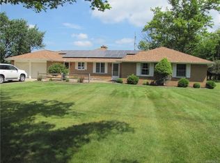 15 Bruce Dr, Orchard Park, NY 14127
