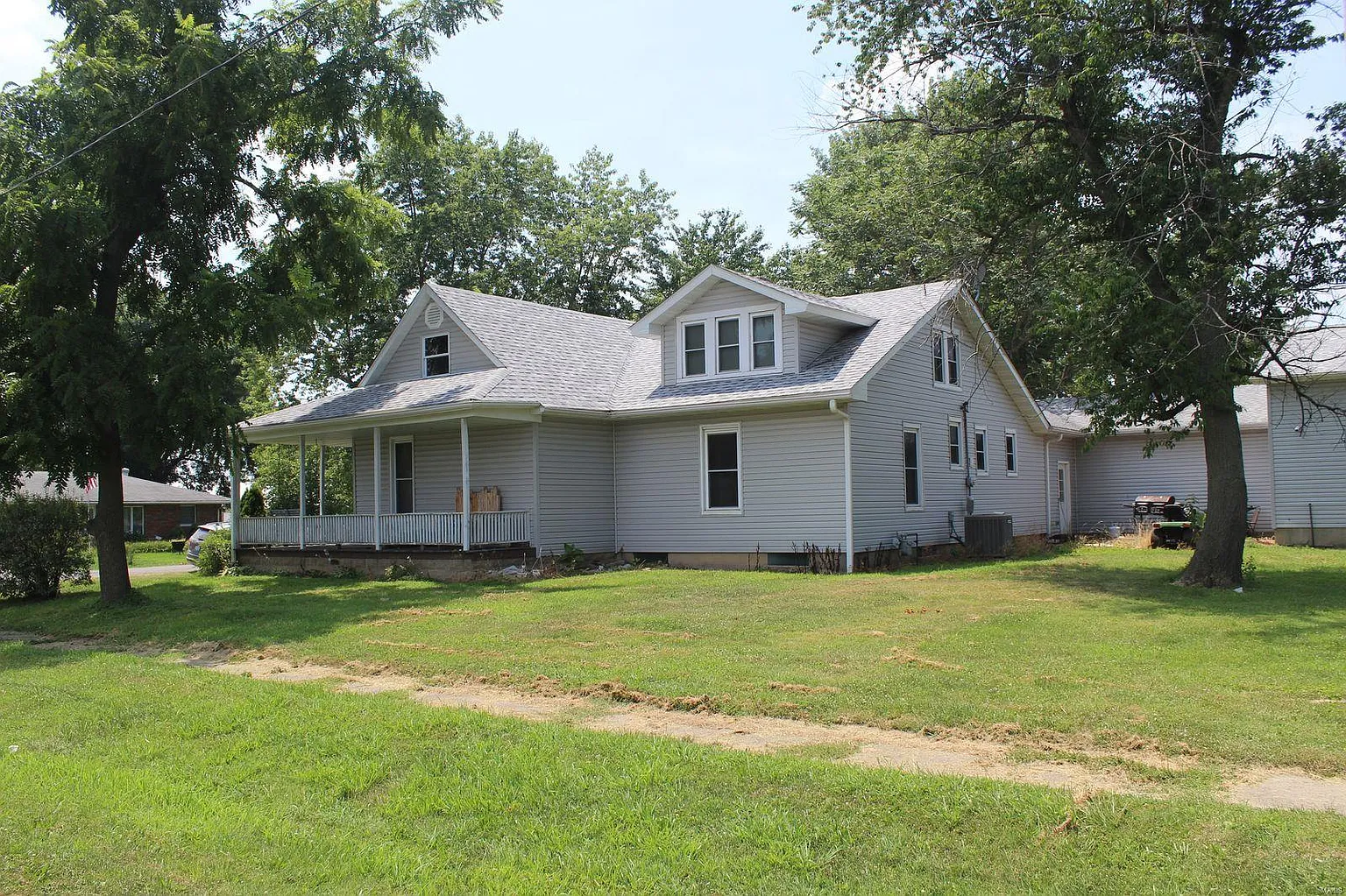 201 E Allen St photo 1