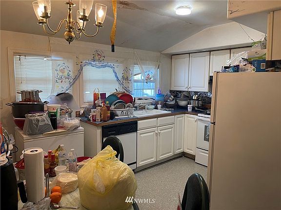 3rd image of 104 Parkhill St