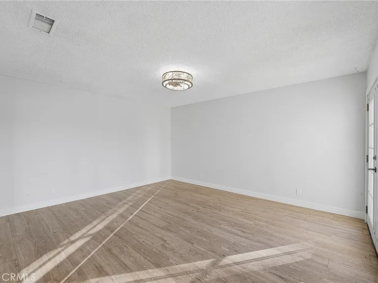6255 Mitchell Ave — Photo 19