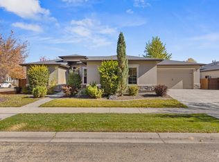 92 S Vandries Ave, Eagle, ID 83616