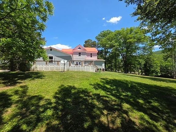 3rd image of 114 Leslie Dr