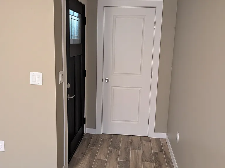 571 Southgate Rd — Photo 1