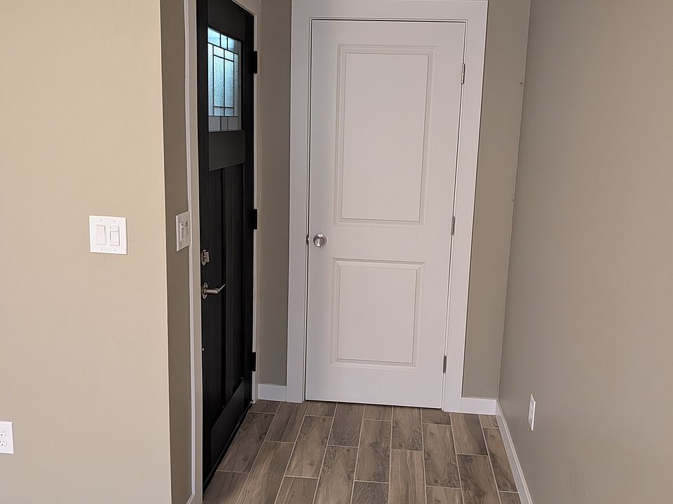 1st image of 571 Southgate Rd