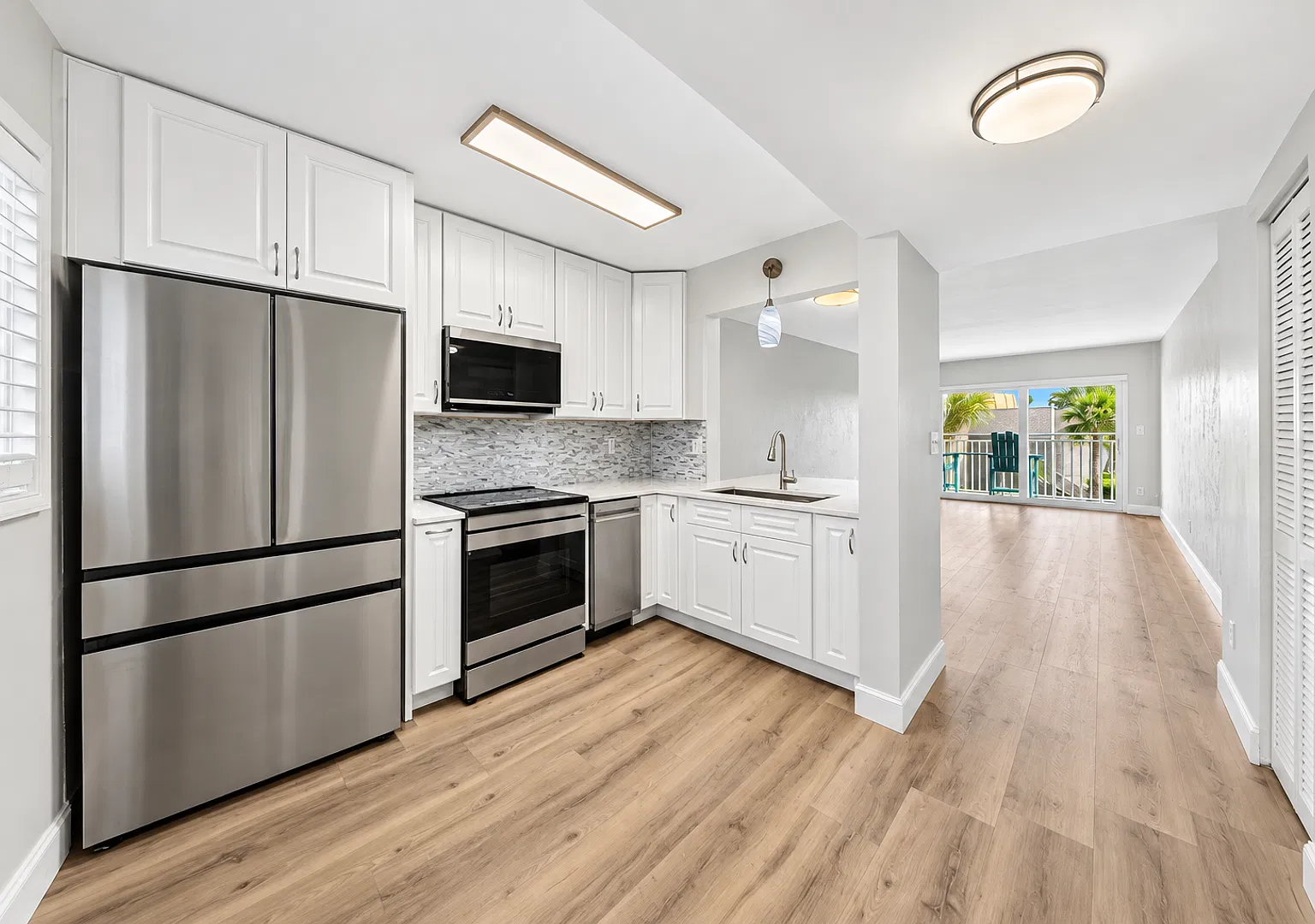 Luxury Riverfront Living in Daytona Beach — Photo 2