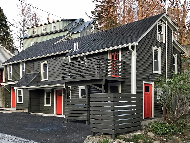 4 units Apartment Building