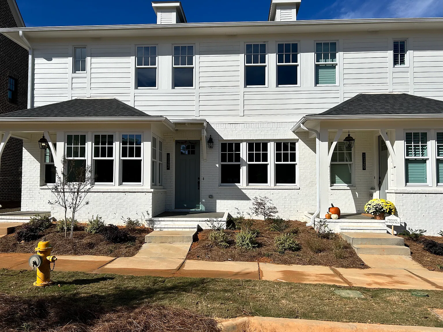 3 bed, 2.5 bath, 1380 sqft, $2,340 — Photo 1