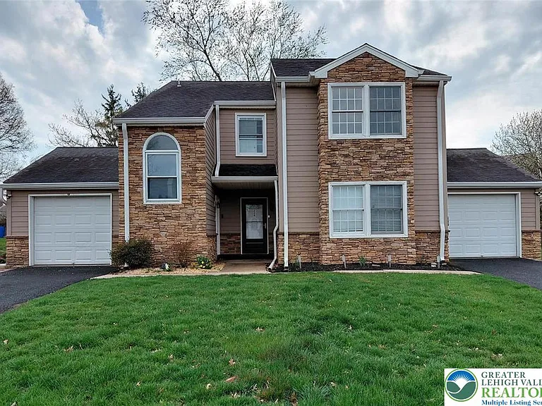 228 Spring House Ln — Photo 2