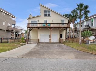 258 Isles End Rd, Tiki Island, TX 77554