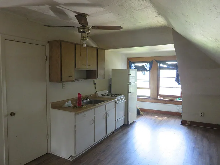 1328 Hunter Ave #C — Photo 9