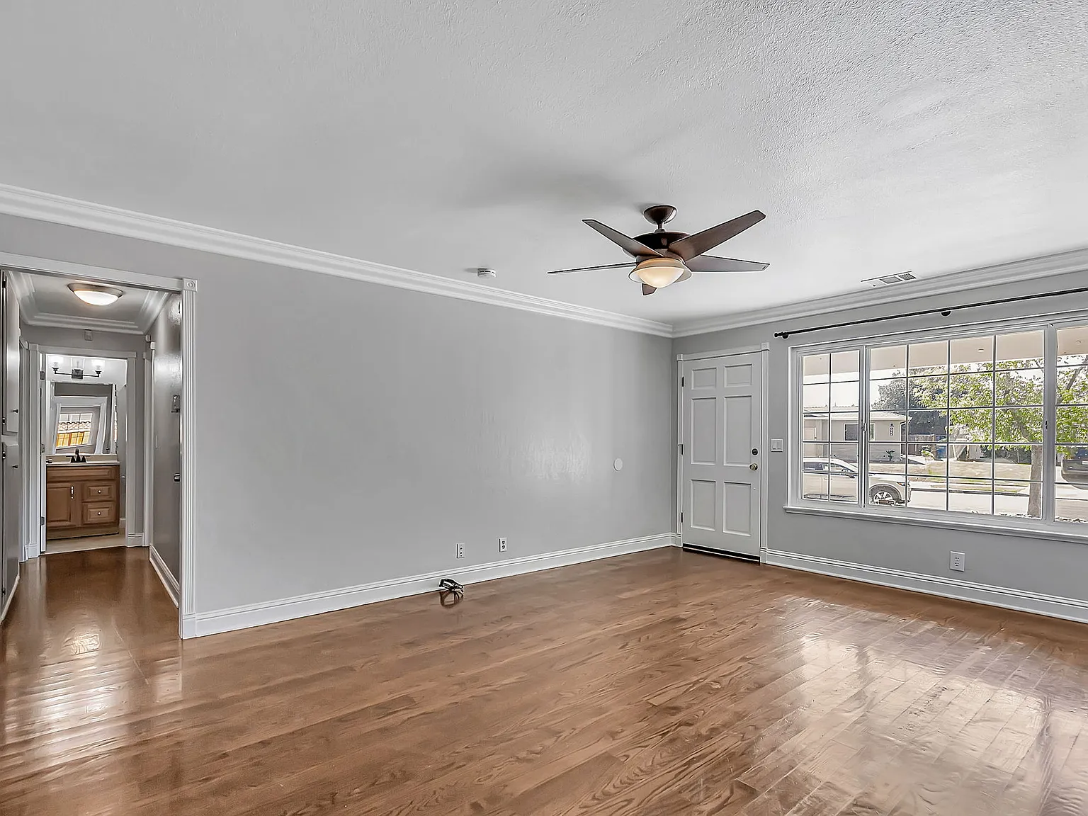 3 bed, 1133 sqft, $4,200 — Photo 2