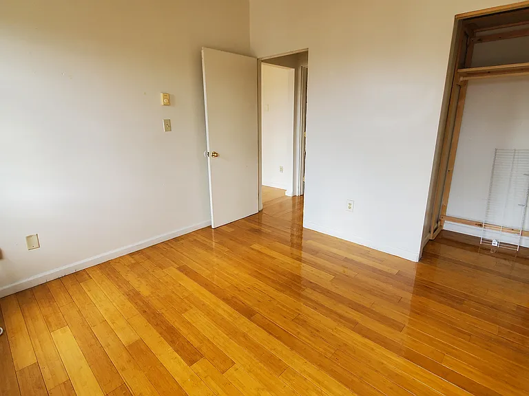 126 S Queen St #5 — Photo 4