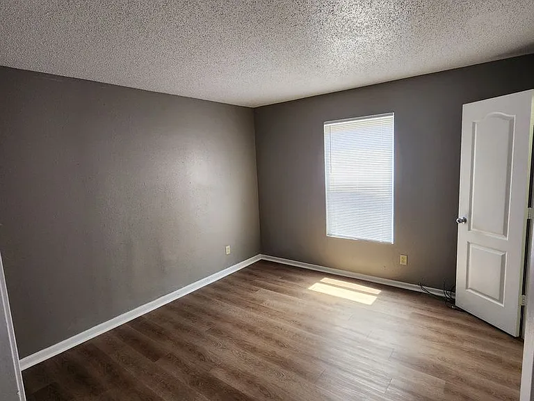 4221 Fletcher Dr — Photo 15