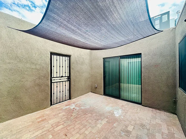 1 and 2 Bedroom Townhomes Near Downtown Tucson! Renovated with Off Street Parking! — Photo 19