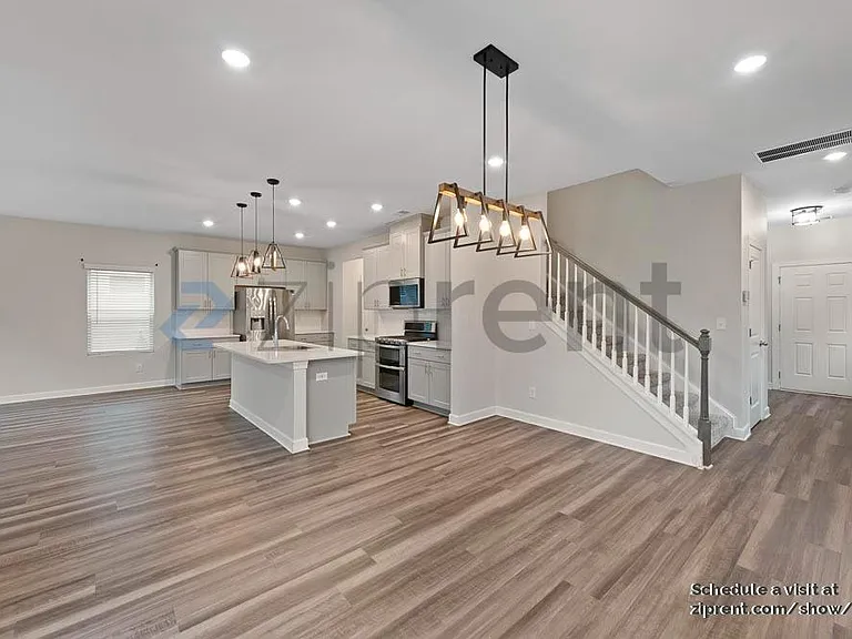 2708 Arbor Loop Dr — Photo 2