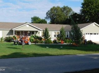 706 Airport Rd, Salem, IL 62881