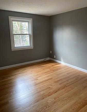 5th image of 15 Edwards St Unit 15