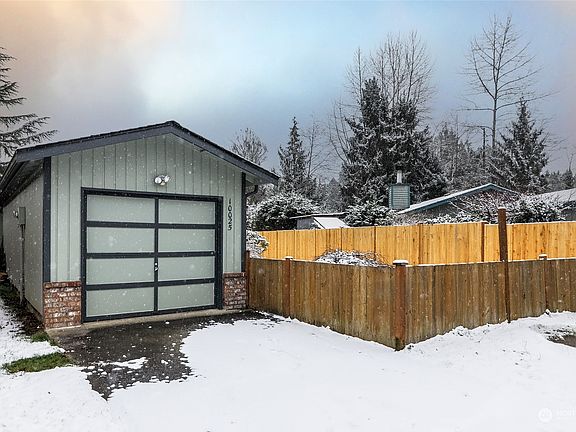 3rd image of 10025 54th Drive NE