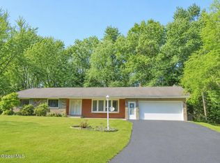 915 Londonderry Ct, Schenectady, NY 12309