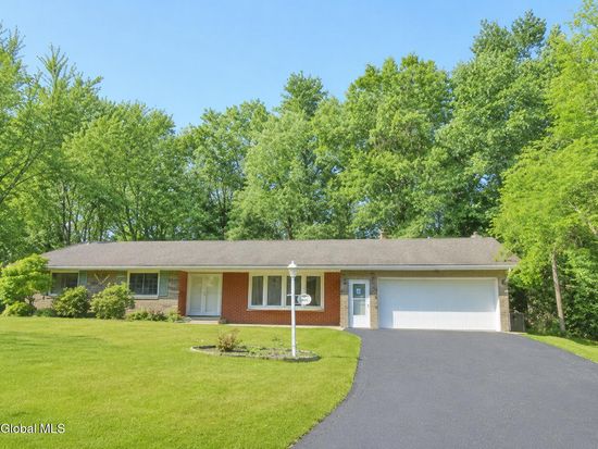 915 Londonderry Court, Schenectady, NY 12309