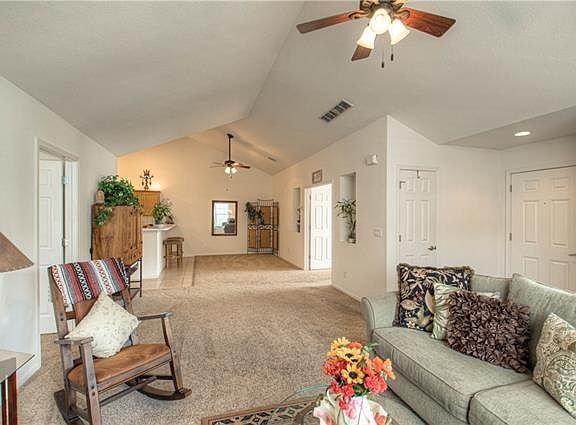 4th image of 6136 NE Kensington Dr