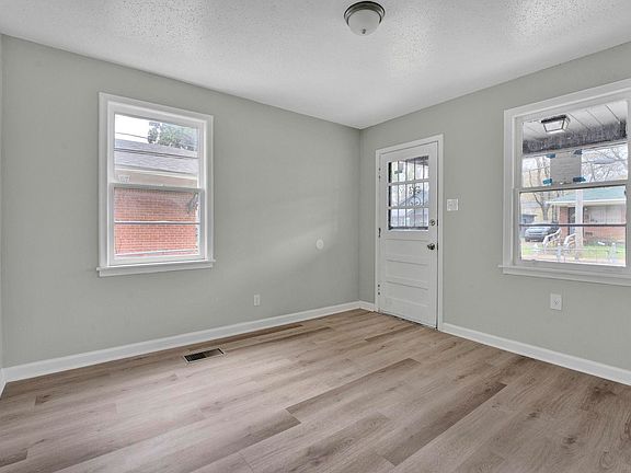 3rd image of 835 Josephine St