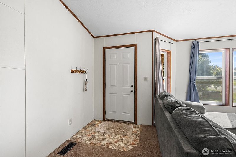 5th image of 620 Alexander Street
