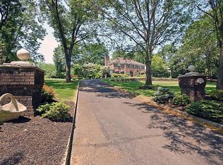 14 Old Farmstead Rd, Chester, NJ 07930