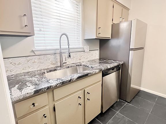 4th image of 505 Green Mountain Cir APT 42