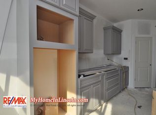 2051 Ridgeline Dr, Lincoln, NE 68512