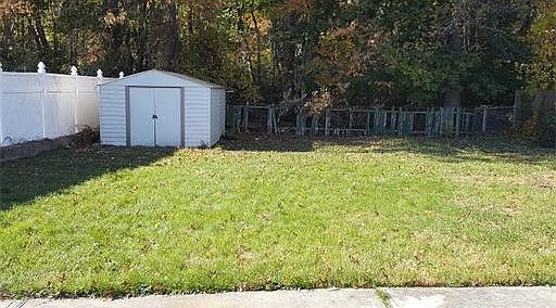 2nd image of 63 Ashley Rd