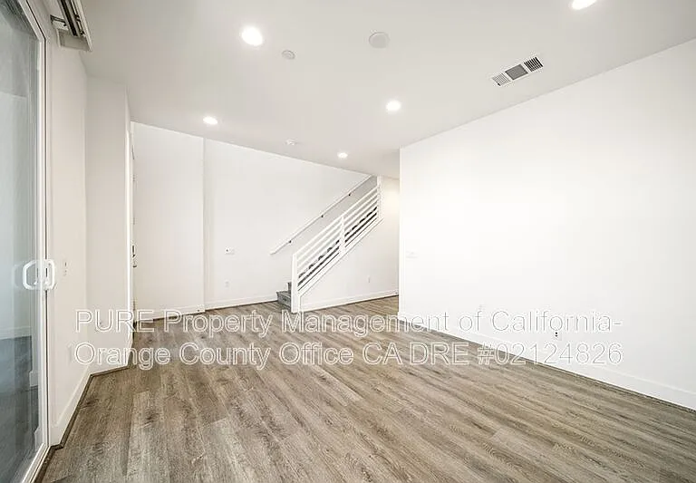 661 W 17th St — Photo 17
