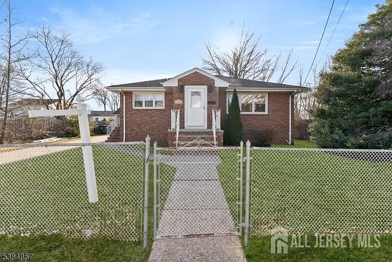 1st image of 147 Wedgewood Ave