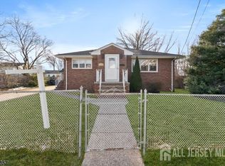 147 Wedgewood Ave, Woodbridge, NJ 07095
