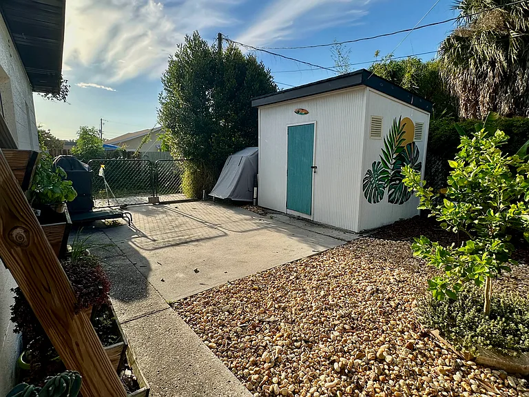 Shared outdoor shed for additional storage (shares space with main tenant)