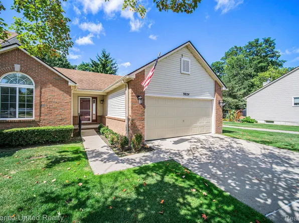 9024 Pine Cove Dr, Whitmore Lake, MI 48189