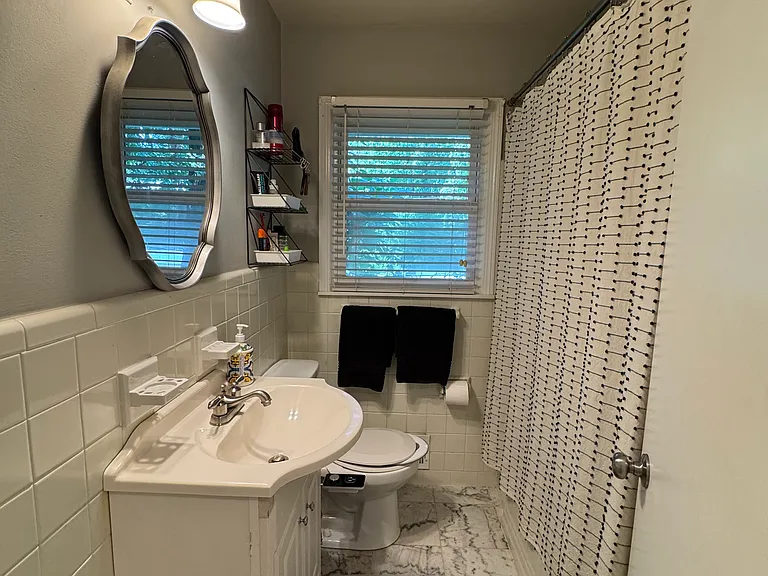 2571 Warwick Cir — Photo 16