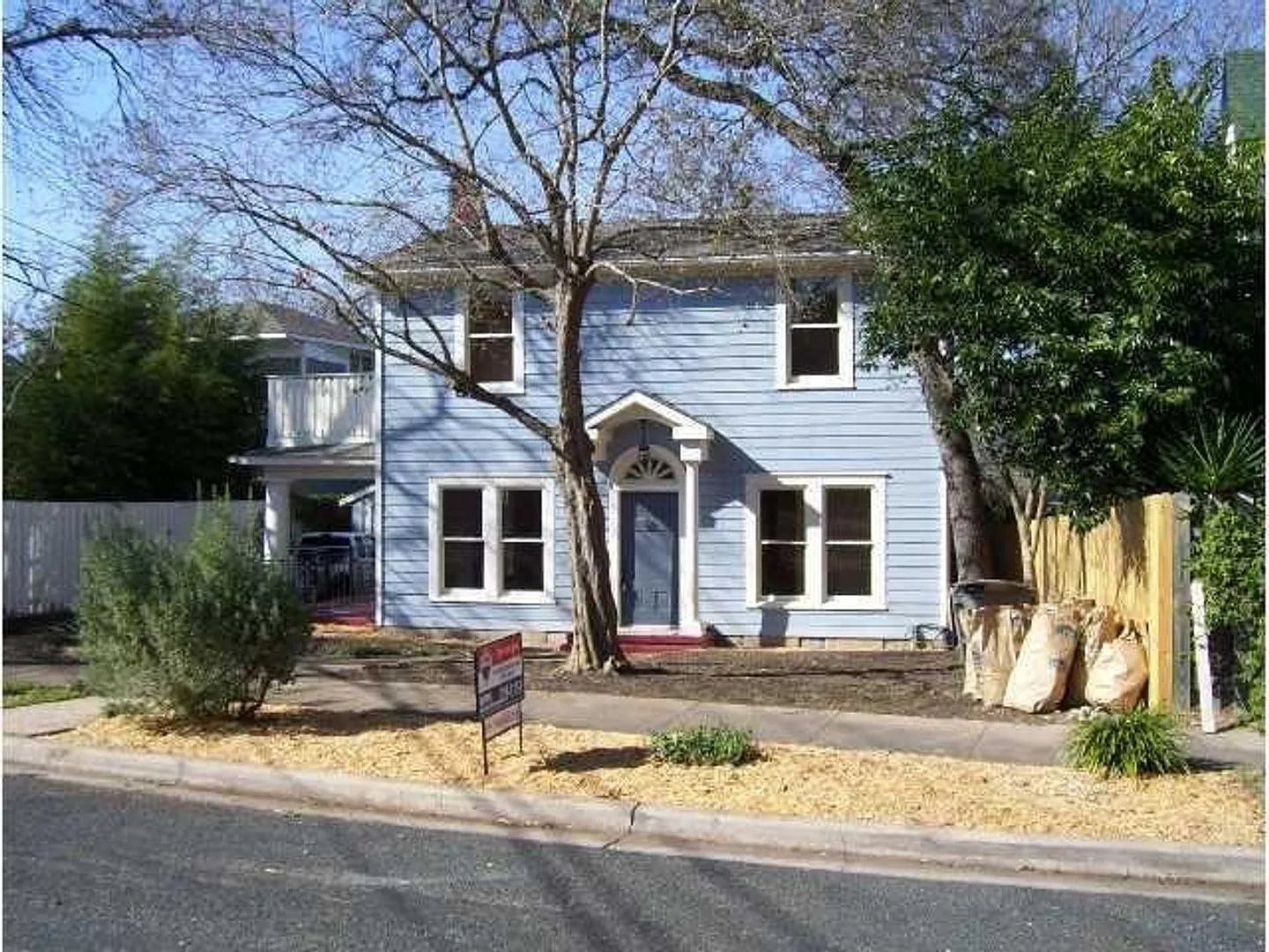 Large 4 Bedroom house with parking in North Campus — Photo 1