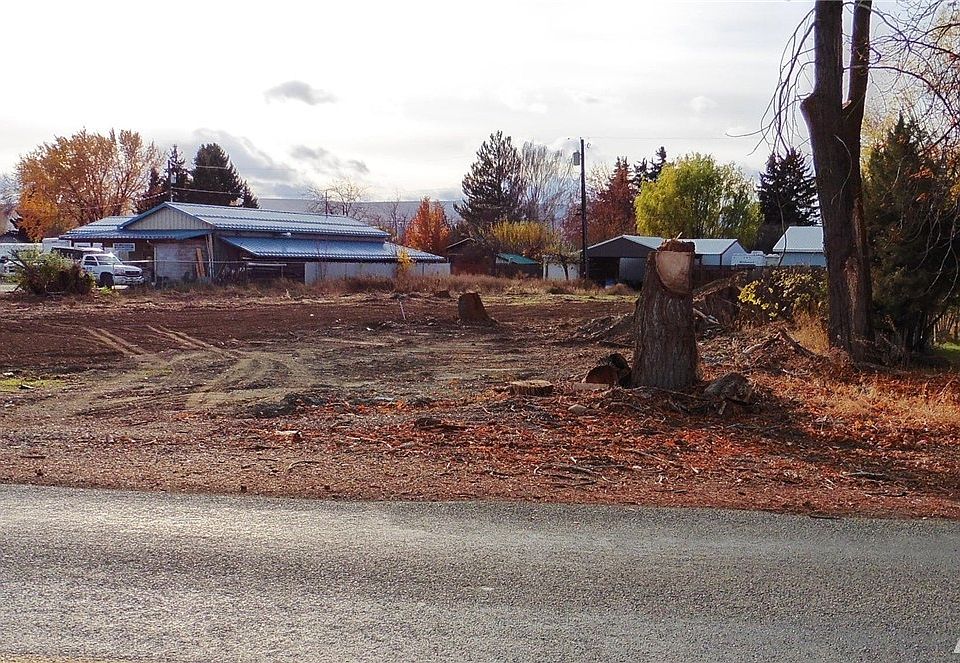 2nd image of 113 N Railroad Ave