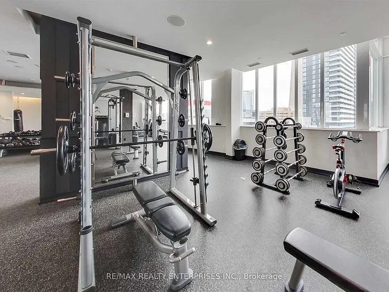 250 Wellington St W #436 — Photo 40