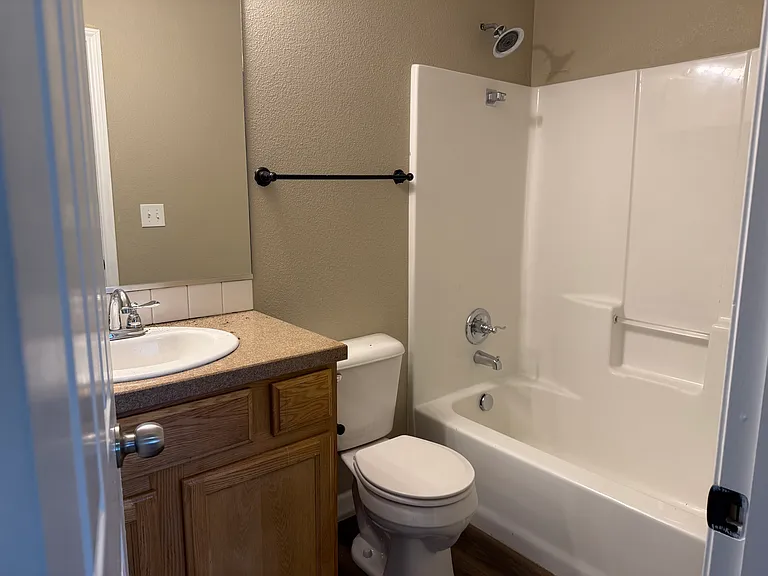 418 Cribbon Ave — Photo 6